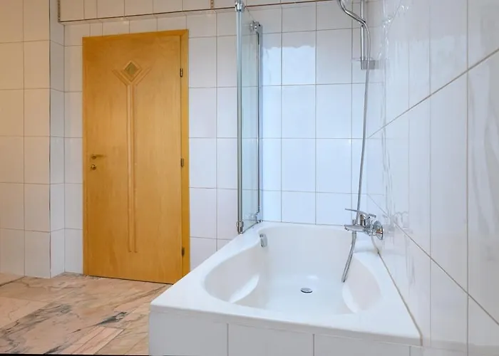 Quiet Near The דירה